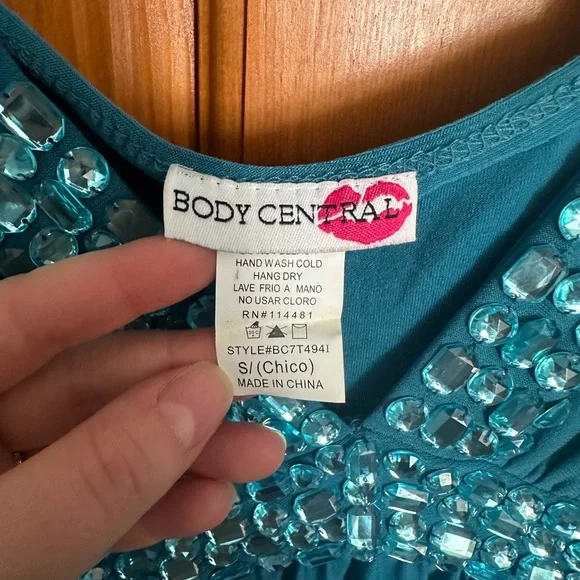 Small Body Central Teal Tank Top. - Picture 2 of 3